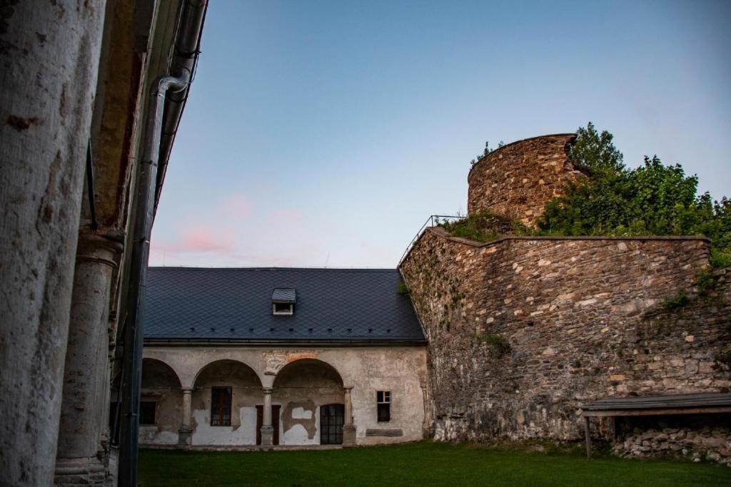Zamek Kolstejn - Hotel Chateau Goldenstein Branná Екстериор снимка