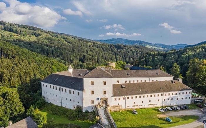 Zamek Kolstejn - Hotel Chateau Goldenstein Branná Екстериор снимка