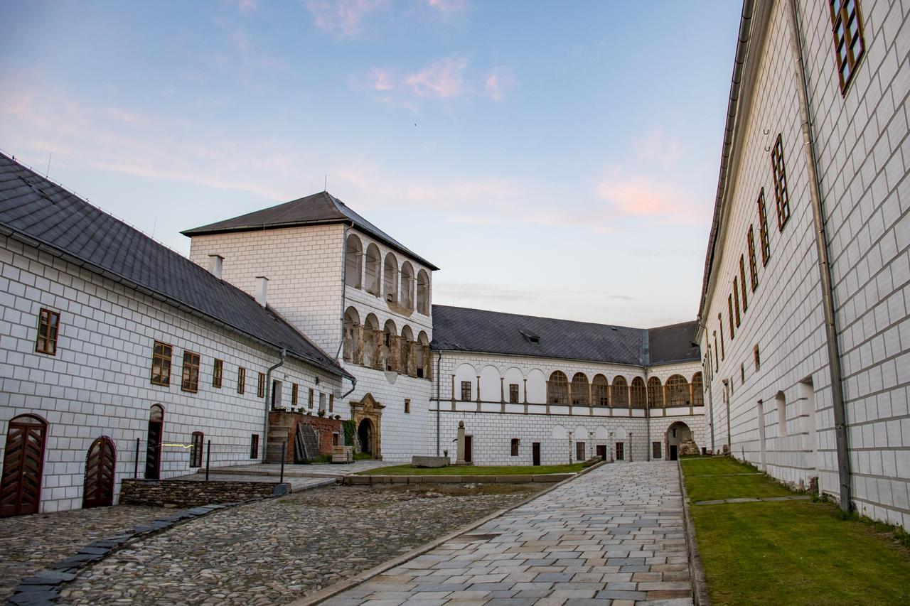 Zamek Kolstejn - Hotel Chateau Goldenstein Branná Екстериор снимка