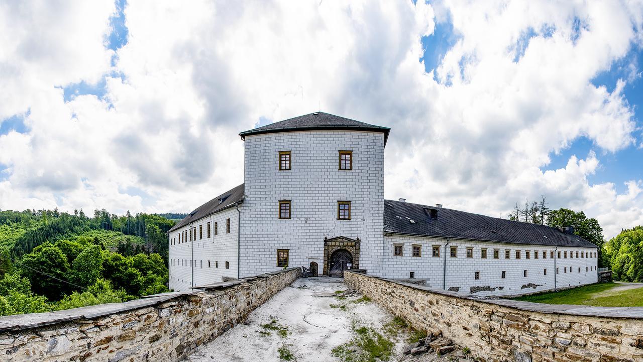 Zamek Kolstejn - Hotel Chateau Goldenstein Branná Екстериор снимка