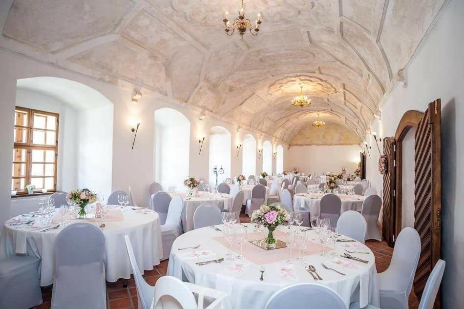 Zamek Kolstejn - Hotel Chateau Goldenstein Branná Екстериор снимка